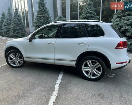 Белый Фольксваген Туарег, объемом двигателя 3 л и пробегом 290 тыс. км за 19900 $, фото 4 на Automoto.ua