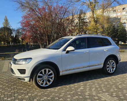 Белый Фольксваген Туарег, объемом двигателя 3 л и пробегом 260 тыс. км за 26000 $, фото 2 на Automoto.ua