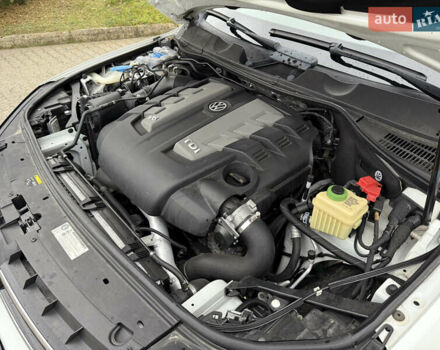 Белый Фольксваген Туарег, объемом двигателя 3 л и пробегом 279 тыс. км за 22999 $, фото 42 на Automoto.ua