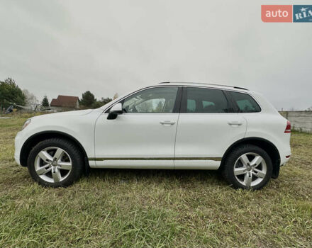 Белый Фольксваген Туарег, объемом двигателя 3 л и пробегом 236 тыс. км за 22000 $, фото 10 на Automoto.ua