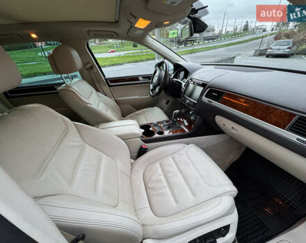 Белый Фольксваген Туарег, объемом двигателя 2.97 л и пробегом 278 тыс. км за 26800 $, фото 32 на Automoto.ua