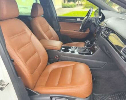 Белый Фольксваген Туарег, объемом двигателя 2.97 л и пробегом 162 тыс. км за 21500 $, фото 12 на Automoto.ua