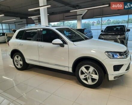 Белый Фольксваген Туарег, объемом двигателя 3 л и пробегом 111 тыс. км за 23477 $, фото 3 на Automoto.ua