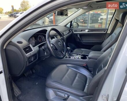 Белый Фольксваген Туарег, объемом двигателя 2.97 л и пробегом 209 тыс. км за 25900 $, фото 6 на Automoto.ua