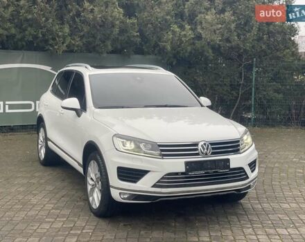 Білий Фольксваген Туарег, об'ємом двигуна 2.97 л та пробігом 228 тис. км за 23900 $, фото 3 на Automoto.ua
