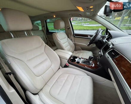 Белый Фольксваген Туарег, объемом двигателя 2.97 л и пробегом 278 тыс. км за 26800 $, фото 31 на Automoto.ua