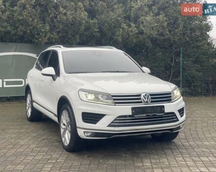 Білий Фольксваген Туарег, об'ємом двигуна 2.97 л та пробігом 228 тис. км за 23900 $, фото 2 на Automoto.ua