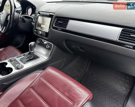 Белый Фольксваген Туарег, объемом двигателя 2.97 л и пробегом 260 тыс. км за 21900 $, фото 45 на Automoto.ua