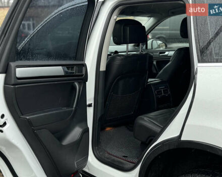 Белый Фольксваген Туарег, объемом двигателя 2.97 л и пробегом 248 тыс. км за 18000 $, фото 43 на Automoto.ua