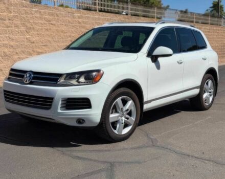 Белый Фольксваген Туарег, объемом двигателя 3 л и пробегом 83 тыс. км за 10500 $, фото 2 на Automoto.ua