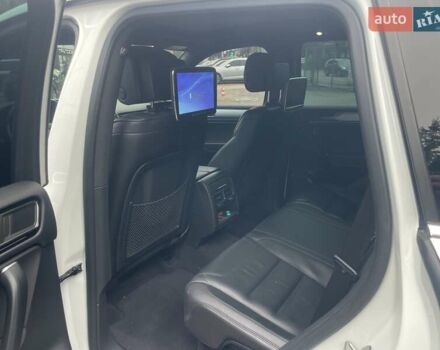 Білий Фольксваген Туарег, об'ємом двигуна 2.97 л та пробігом 228 тис. км за 23900 $, фото 15 на Automoto.ua