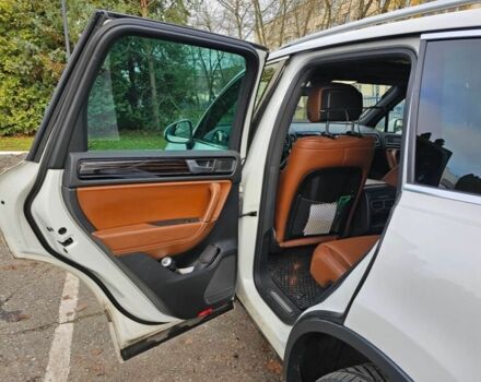 Белый Фольксваген Туарег, объемом двигателя 3 л и пробегом 154 тыс. км за 12500 $, фото 10 на Automoto.ua