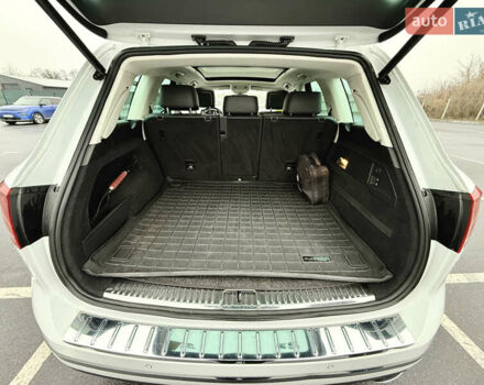 Белый Фольксваген Туарег, объемом двигателя 2.97 л и пробегом 216 тыс. км за 24500 $, фото 29 на Automoto.ua