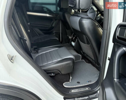 Білий Фольксваген Туарег, об'ємом двигуна 2.98 л та пробігом 287 тис. км за 24250 $, фото 28 на Automoto.ua