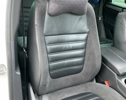 Білий Фольксваген Туарег, об'ємом двигуна 4.13 л та пробігом 169 тис. км за 32000 $, фото 22 на Automoto.ua