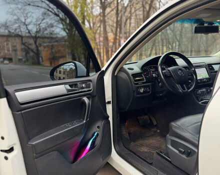 Белый Фольксваген Туарег, объемом двигателя 3.6 л и пробегом 125 тыс. км за 22500 $, фото 8 на Automoto.ua