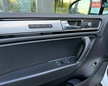 Белый Фольксваген Туарег, объемом двигателя 2.97 л и пробегом 205 тыс. км за 23900 $, фото 29 на Automoto.ua