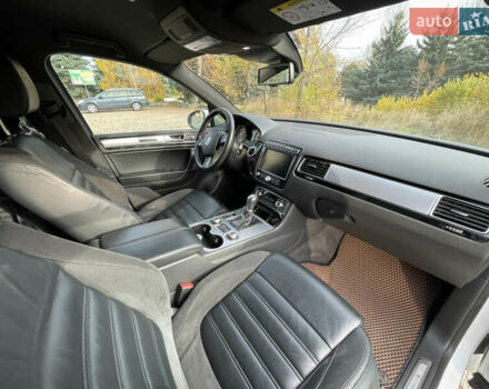 Білий Фольксваген Туарег, об'ємом двигуна 3 л та пробігом 199 тис. км за 35500 $, фото 12 на Automoto.ua