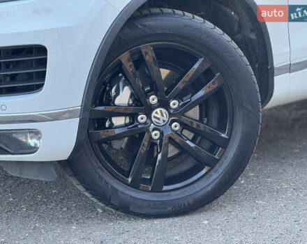 Белый Фольксваген Туарег, объемом двигателя 3.6 л и пробегом 242 тыс. км за 18500 $, фото 3 на Automoto.ua