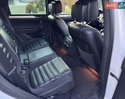 Білий Фольксваген Туарег, об'ємом двигуна 4.13 л та пробігом 197 тис. км за 27000 $, фото 35 на Automoto.ua