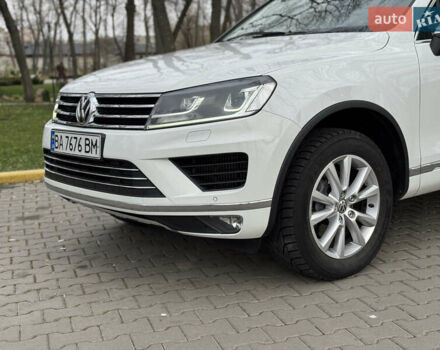 Белый Фольксваген Туарег, объемом двигателя 2.97 л и пробегом 265 тыс. км за 24200 $, фото 9 на Automoto.ua