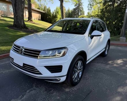 Белый Фольксваген Туарег, объемом двигателя 3.6 л и пробегом 72 тыс. км за 12000 $, фото 2 на Automoto.ua