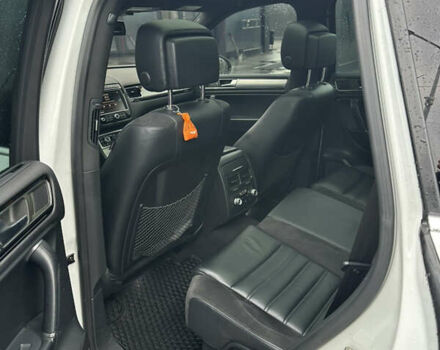 Белый Фольксваген Туарег, объемом двигателя 2.97 л и пробегом 278 тыс. км за 24000 $, фото 5 на Automoto.ua