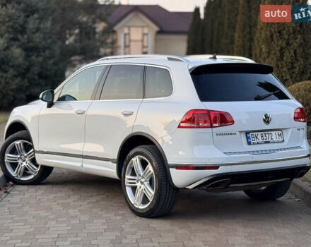 Білий Фольксваген Туарег, об'ємом двигуна 4.13 л та пробігом 197 тис. км за 27000 $, фото 8 на Automoto.ua