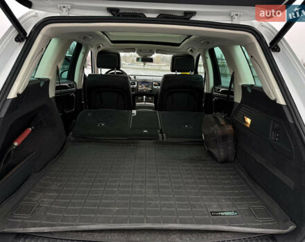 Белый Фольксваген Туарег, объемом двигателя 2.97 л и пробегом 216 тыс. км за 24500 $, фото 32 на Automoto.ua