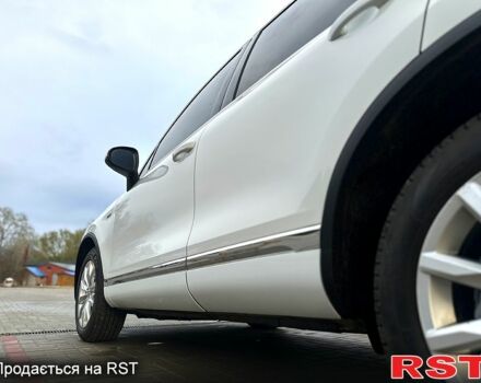 Белый Фольксваген Туарег, объемом двигателя 3.6 л и пробегом 130 тыс. км за 25000 $, фото 4 на Automoto.ua