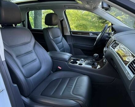 Белый Фольксваген Туарег, объемом двигателя 3.6 л и пробегом 72 тыс. км за 12000 $, фото 13 на Automoto.ua