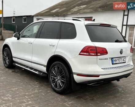 Белый Фольксваген Туарег, объемом двигателя 3 л и пробегом 269 тыс. км за 27000 $, фото 2 на Automoto.ua