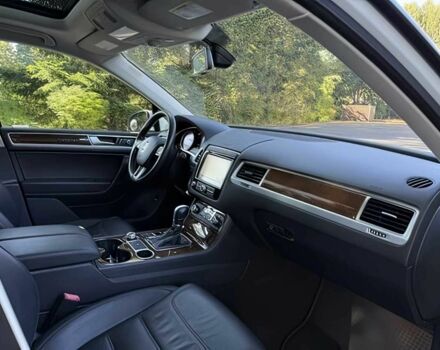 Білий Фольксваген Туарег, об'ємом двигуна 3.6 л та пробігом 74 тис. км за 10000 $, фото 12 на Automoto.ua