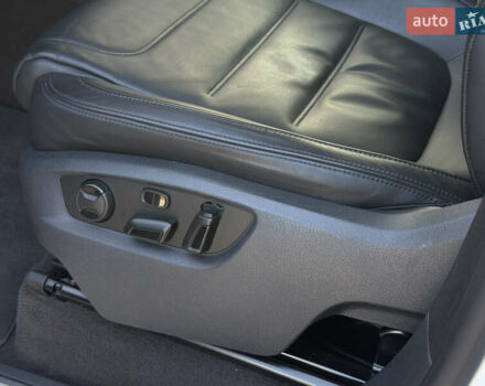 Білий Фольксваген Туарег, об'ємом двигуна 3 л та пробігом 279 тис. км за 24700 $, фото 28 на Automoto.ua