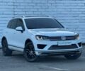 Белый Фольксваген Туарег, объемом двигателя 3.6 л и пробегом 240 тыс. км за 18500 $, фото 1 на Automoto.ua