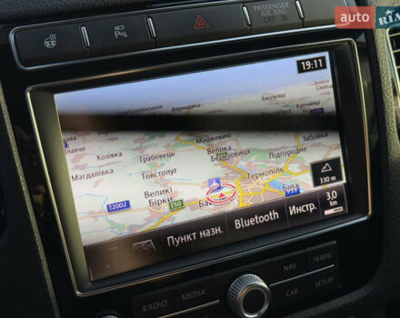 Білий Фольксваген Туарег, об'ємом двигуна 3 л та пробігом 279 тис. км за 24700 $, фото 45 на Automoto.ua