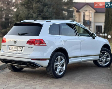 Білий Фольксваген Туарег, об'ємом двигуна 4.13 л та пробігом 197 тис. км за 27000 $, фото 7 на Automoto.ua