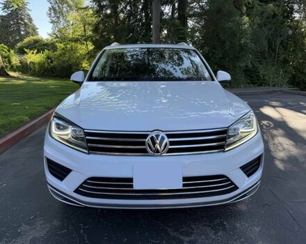 Білий Фольксваген Туарег, об'ємом двигуна 3.6 л та пробігом 74 тис. км за 10000 $, фото 1 на Automoto.ua