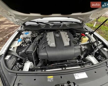 Білий Фольксваген Туарег, об'ємом двигуна 2.97 л та пробігом 334 тис. км за 26000 $, фото 11 на Automoto.ua