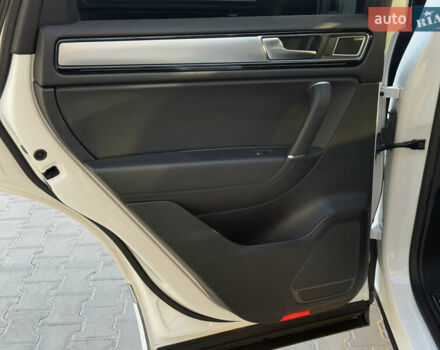 Білий Фольксваген Туарег, об'ємом двигуна 3 л та пробігом 279 тис. км за 24700 $, фото 31 на Automoto.ua