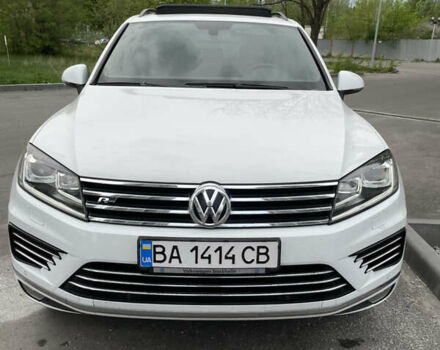 Білий Фольксваген Туарег, об'ємом двигуна 4.13 л та пробігом 169 тис. км за 32000 $, фото 1 на Automoto.ua