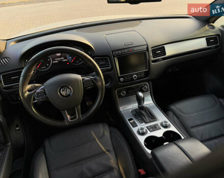 Білий Фольксваген Туарег, об'ємом двигуна 3 л та пробігом 279 тис. км за 24700 $, фото 11 на Automoto.ua
