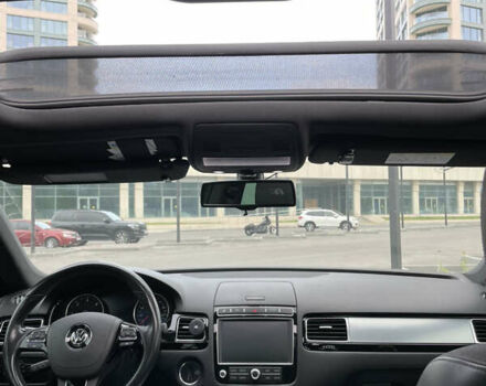 Білий Фольксваген Туарег, об'ємом двигуна 4.13 л та пробігом 169 тис. км за 32000 $, фото 4 на Automoto.ua