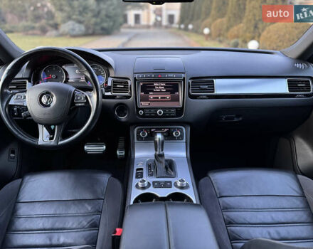 Білий Фольксваген Туарег, об'ємом двигуна 4.13 л та пробігом 197 тис. км за 27000 $, фото 25 на Automoto.ua