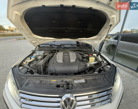 Білий Фольксваген Туарег, об'ємом двигуна 2.98 л та пробігом 287 тис. км за 24250 $, фото 48 на Automoto.ua