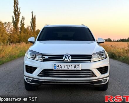 Белый Фольксваген Туарег, объемом двигателя 3 л и пробегом 313 тыс. км за 26500 $, фото 4 на Automoto.ua