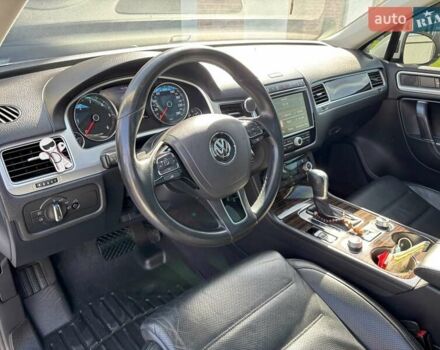 Белый Фольксваген Туарег, объемом двигателя 2.97 л и пробегом 308 тыс. км за 24900 $, фото 8 на Automoto.ua