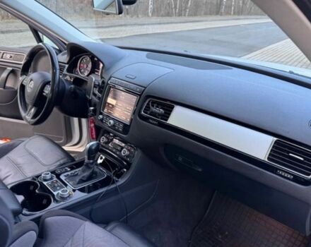 Білий Фольксваген Туарег, об'ємом двигуна 3 л та пробігом 182 тис. км за 15000 $, фото 12 на Automoto.ua