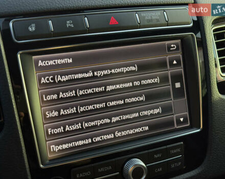 Білий Фольксваген Туарег, об'ємом двигуна 3 л та пробігом 279 тис. км за 24700 $, фото 46 на Automoto.ua