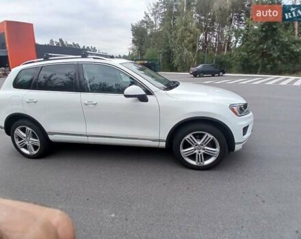 Белый Фольксваген Туарег, объемом двигателя 3 л и пробегом 170 тыс. км за 24900 $, фото 12 на Automoto.ua